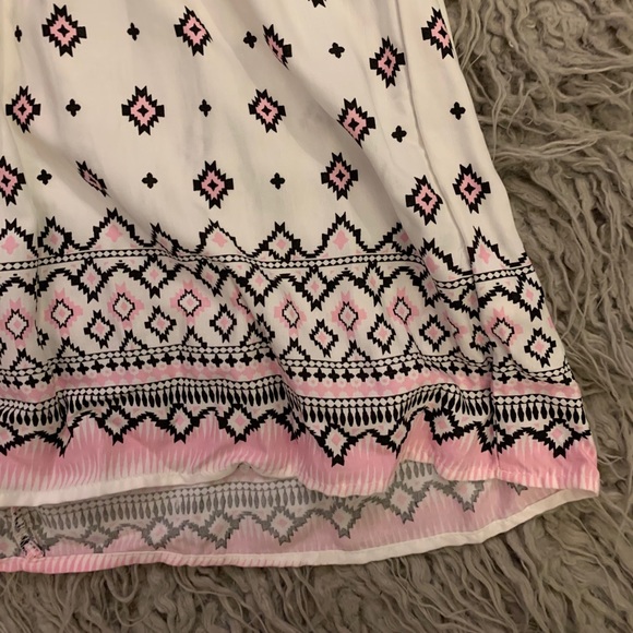 Patterned Dress - Picture 4 of 9